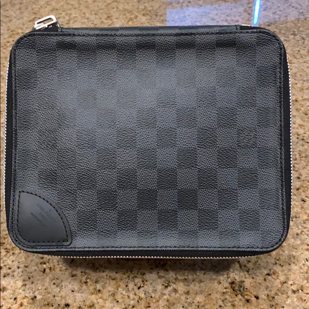 Louis Vuitton Horizon Damier Accessories Pouch